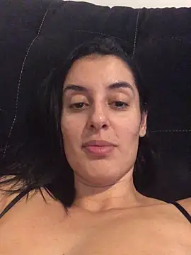 catmila94 (F young) - Gozada em cima da mesa da cozinha💦