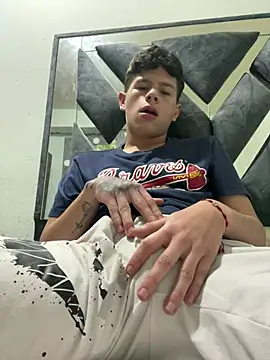 andy12912 (M twink) - Show