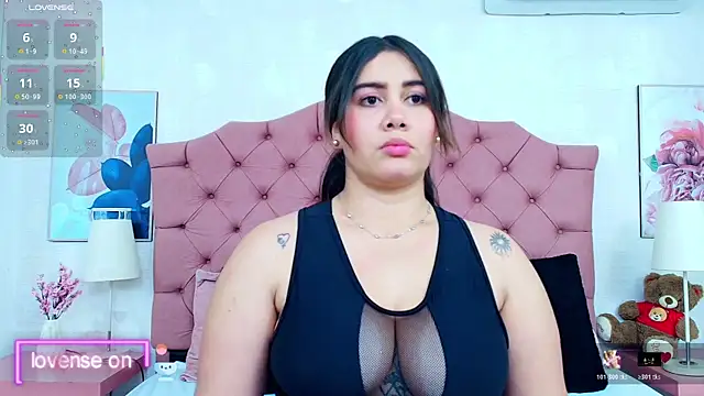 thyarajhons - ThyaraJhons's free webcam