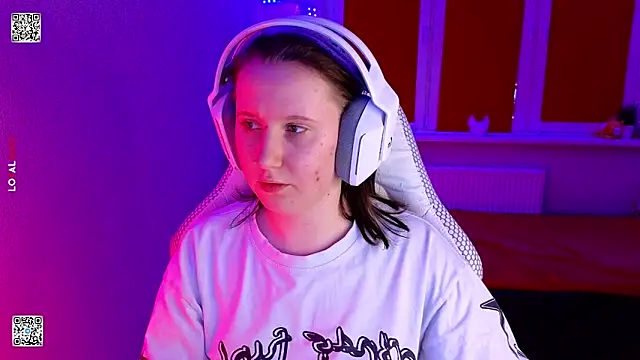 mon_lola - Mon_lola's free webcam