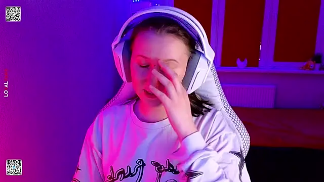 mon_lola - Mon_lola's free webcam