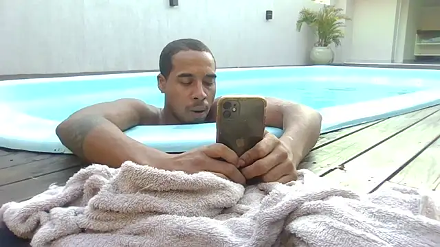 JUNINHOLEKEJR webcam