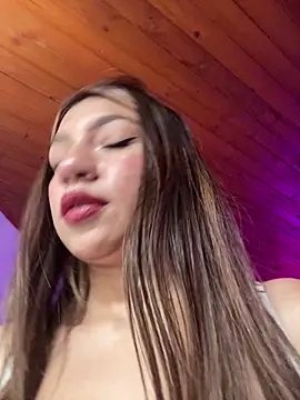 Live solo webcam of Isabella18_pink