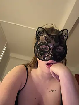 Webcam Model (FrancaiseLili) is live