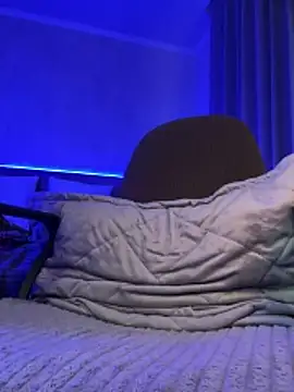 bigJuicyPussy webcam