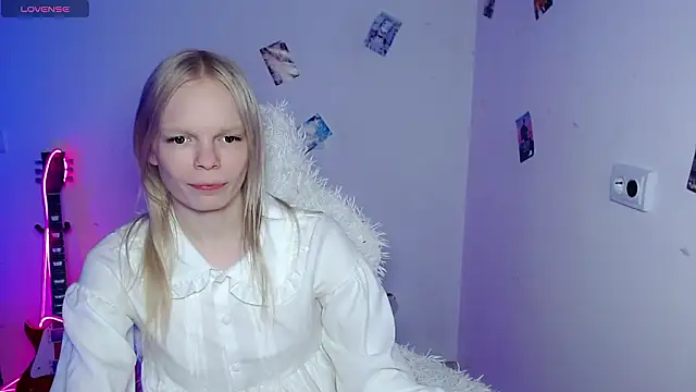 emily_nyaffee - Emily_Nyaffee's free webcam - UK Sex Cams