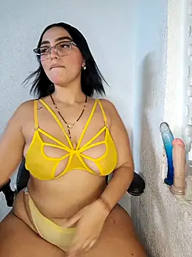 Webcam Model (Mia_em)  is live.Free join now!