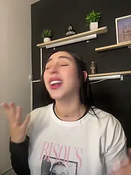 Webcam Model (isabella_jade)  is live.Free join now!