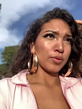 Webcam Model (PrettyHamaica)  is live.Free join now!