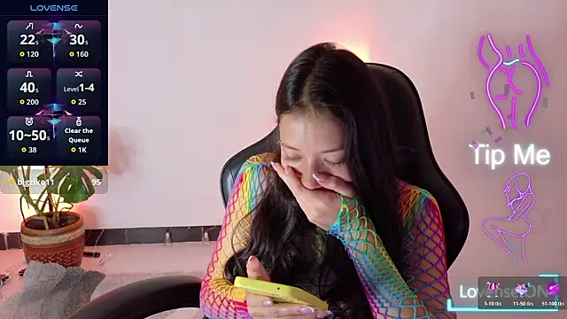 sarasavage - Sarasavage's free webcam - UK Sex Cams