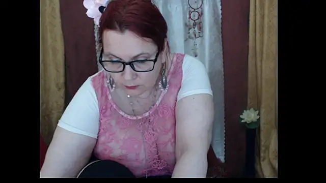 PlayfullMature webcam