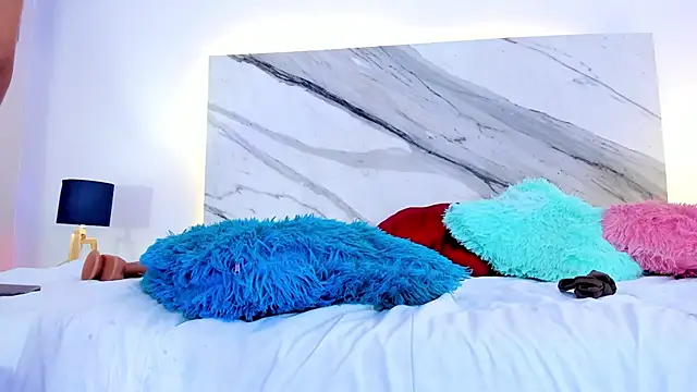 thamiina_ (F young) - full naked + fingers in my pussy🔥🙈