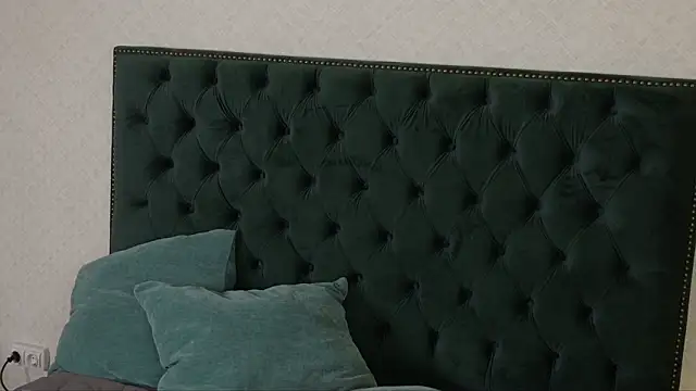 VitoriaCarusso Live Webcam on Stripchat