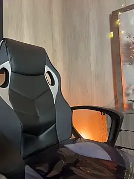 Webcam Model (_Queen_love2)  is live.Free join now!