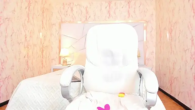 Emily_Whinfre webcam