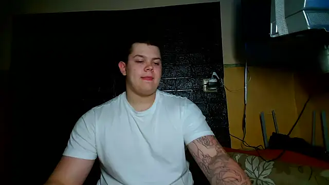 cutebutnaughty_ (M twink) - Take off the t-shirt