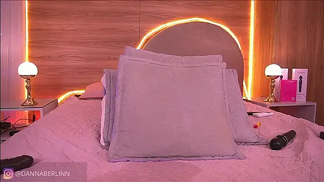 danna_berlin_'s Stripchat show and profile