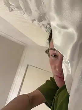 Webcam Model (Remirosee)  is live.Free join now!