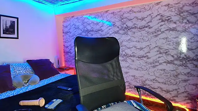 Camila_IRoose webcam