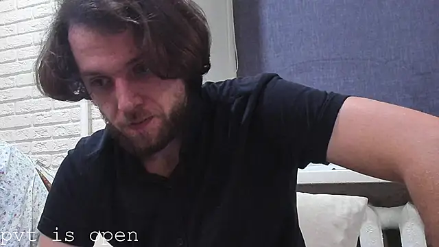 LetsDoItDirty13 webcam