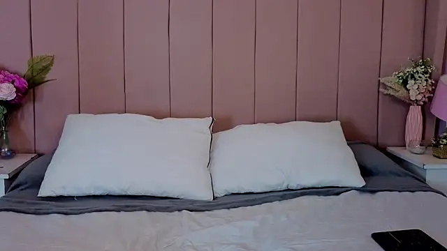 mollybigboobs12 - MollyBigBoobs12's free webcam