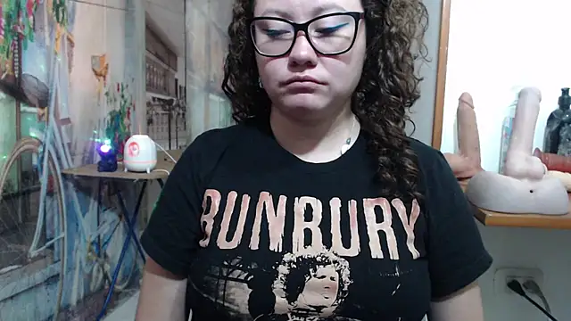 curly_greeneyed webcam