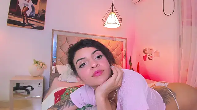 curlyrose__ - CurlyRose__'s free webcam