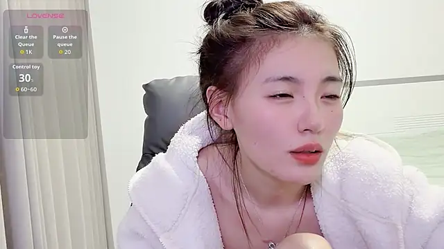 H-2005 – webcam model profile photo