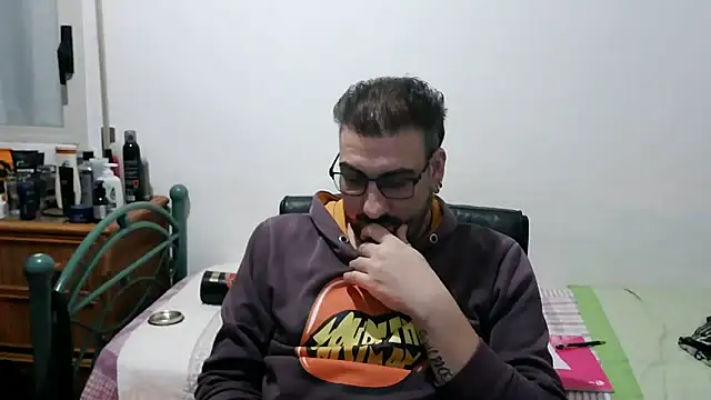 Italian_dark_desire webcam