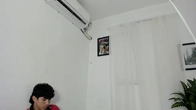 Laura_and_Kevin webcam