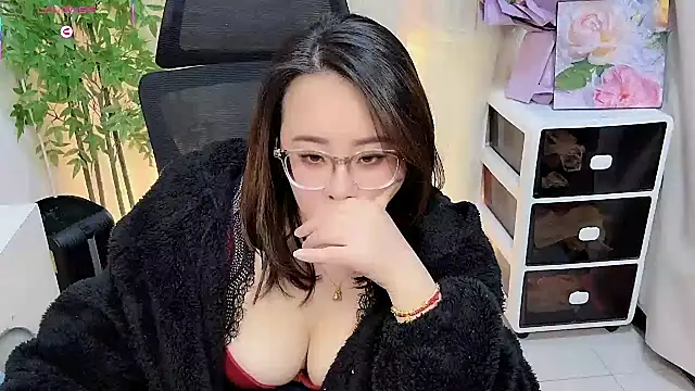 美女NEWONETO在线直播