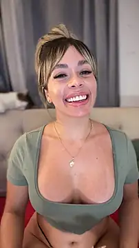 Webcam Model (Holli_woul)  is live.Free join now!