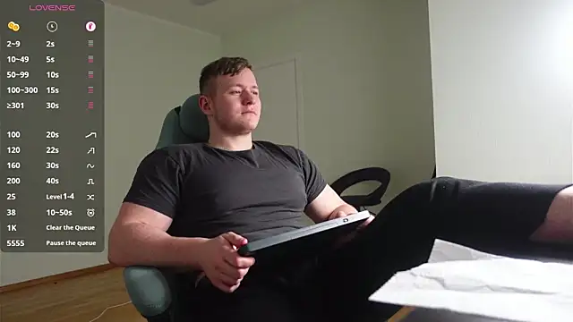 richard_dullas (M twink) - NIPPLE CLAMPS ON MY BICEPS