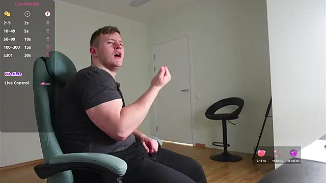 richard_dullas (M twink) - NIPPLE CLAMPS ON MY BICEPS