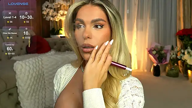 ChloeVelvetx from StripChat is Freechat