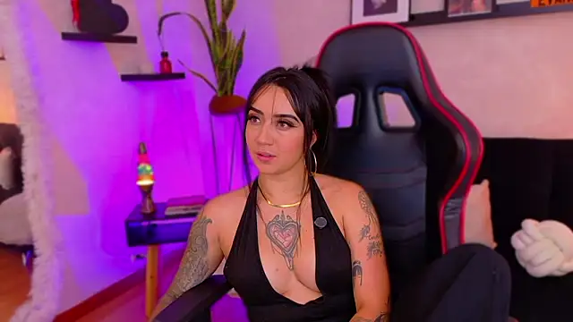 emmyevans1 - EmmyEvans1's free webcam