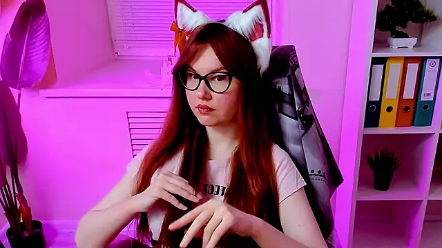 carolgiggly - CarolGiggly's free webcam