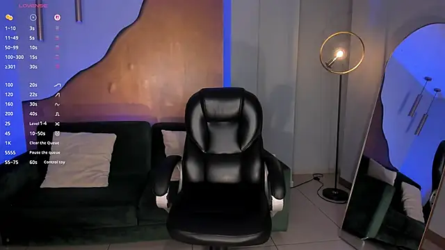 LizzHamilton__ webcam