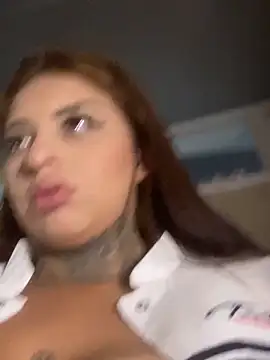 Webcam Model (EmilyMoore_Pink)  is live.Free join now!