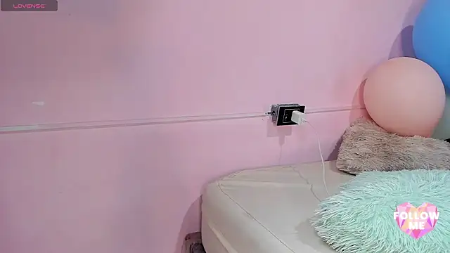 Lauren_smiles webcam