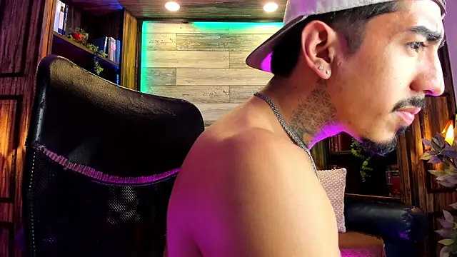 Donovan_Desmond webcam