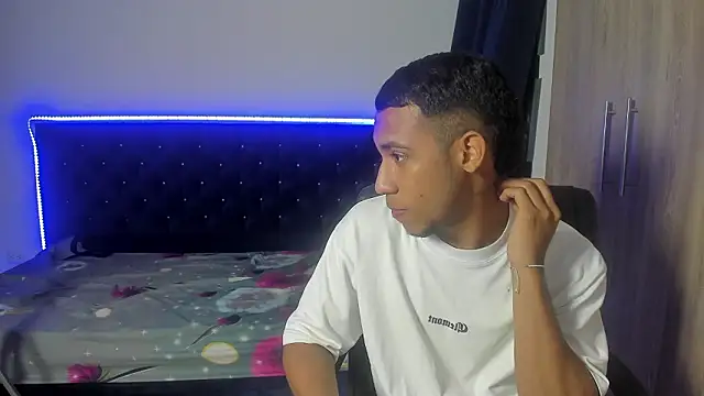 isaac_master77 webcam