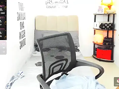 Trixie_Mattel21 webcam