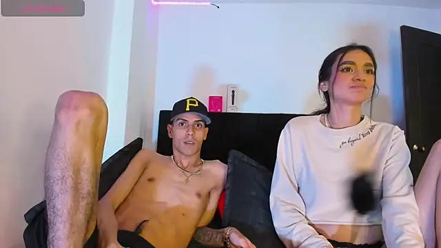 derryandizzy - DerryAndIzzy's free webcam