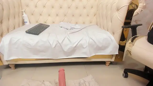 naughty_milf4u_ webcam