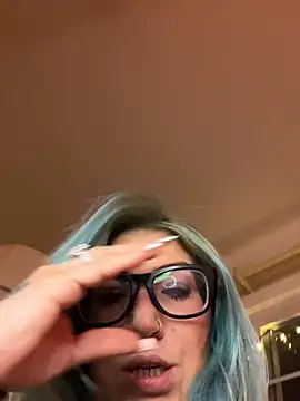 LittleMissEeve webcam