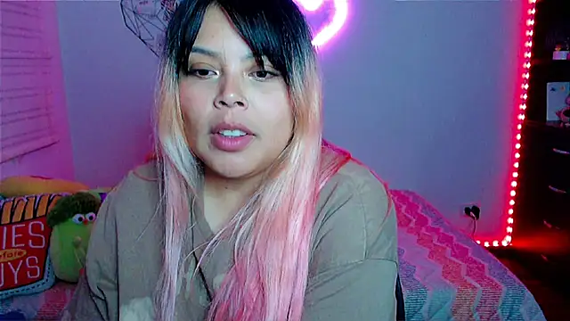 EllieMoonX webcam