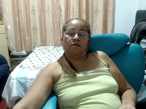 Candyy_mature webcam