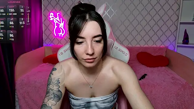 Curious_Lily webcam