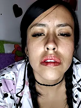 Webcam Model (Queen_Ashly)  is live.Free join now!